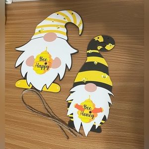 Spring Bee Gnomes Wooden Hanging Wall Decor